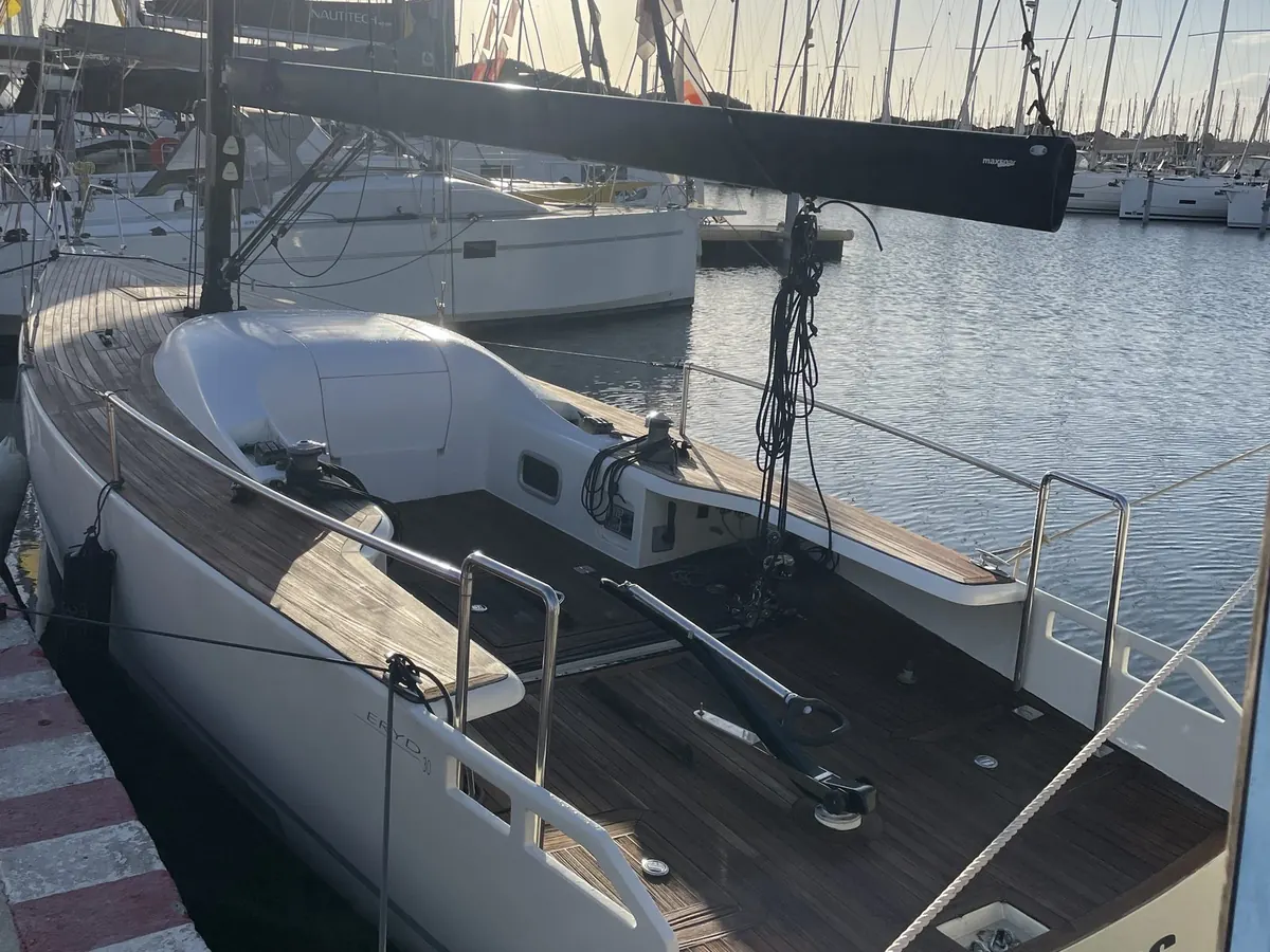 Eryd 30 refait par Refit Boat, pont en teck et cockpit dégagé