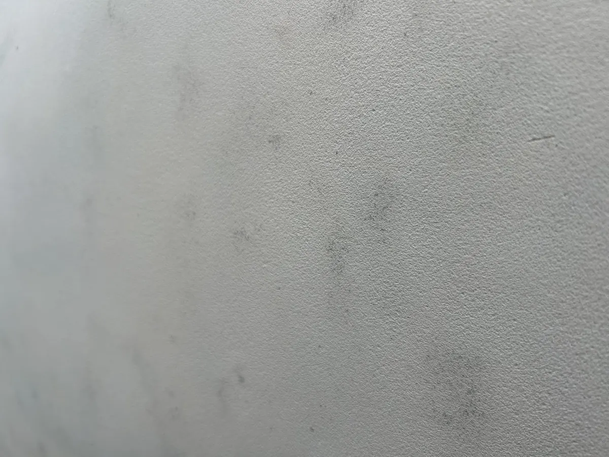 Surface homogène juste après un sablage